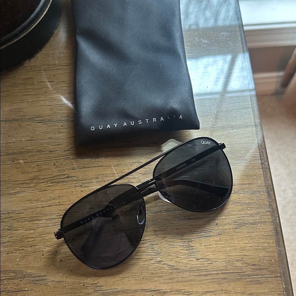 Quay Vivienne aviator sunglasses with case